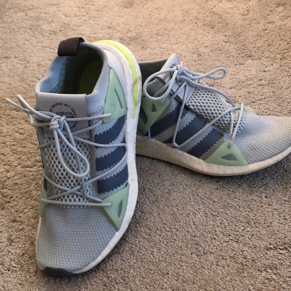 Adidas Womens Ultra Boost Sneaker size 7. - Picture 1 of 4